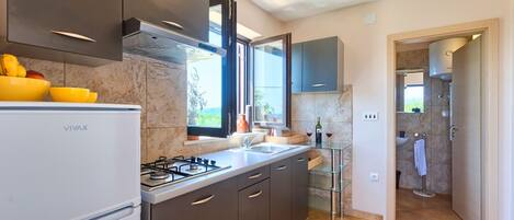 Kühlschrank, Mikrowelle, Ofen, Geschirrspüler