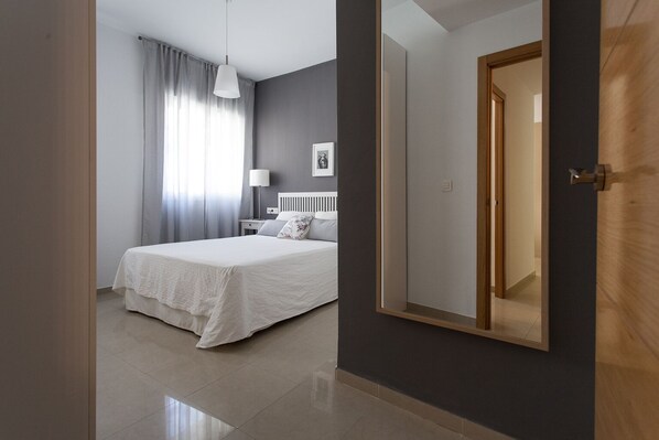 2 bedrooms, WiFi, bed sheets, wheelchair access