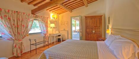 3 bedrooms, WiFi, bed sheets, wheelchair access