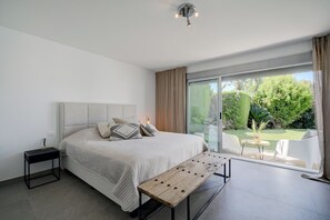 4 bedrooms, iron/ironing board, Internet, bed sheets - Luxury Villa Los Naranjos Golf Club | Puerto Banus (Marbella)