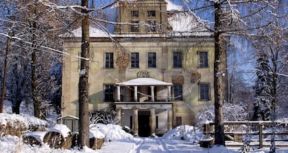 Romantic Renaissance Palace in Rząsiny