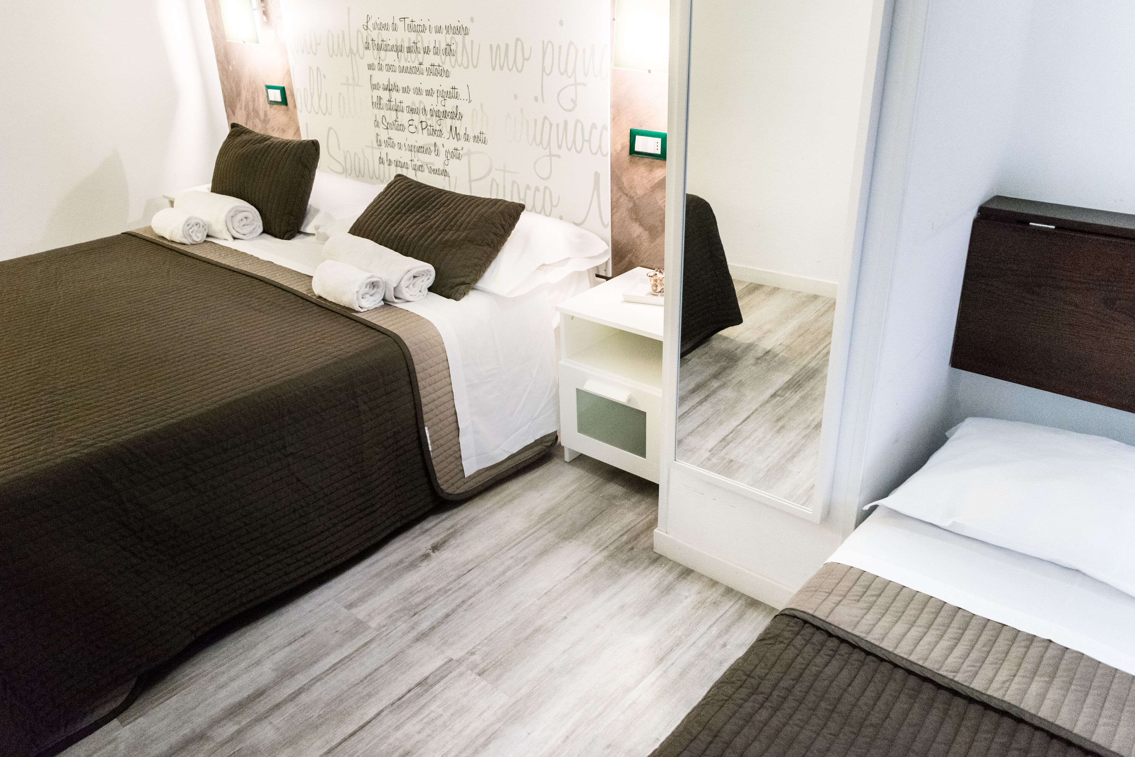 12 chambres, fer et planche à repasser, Wi-Fi, literie fournie