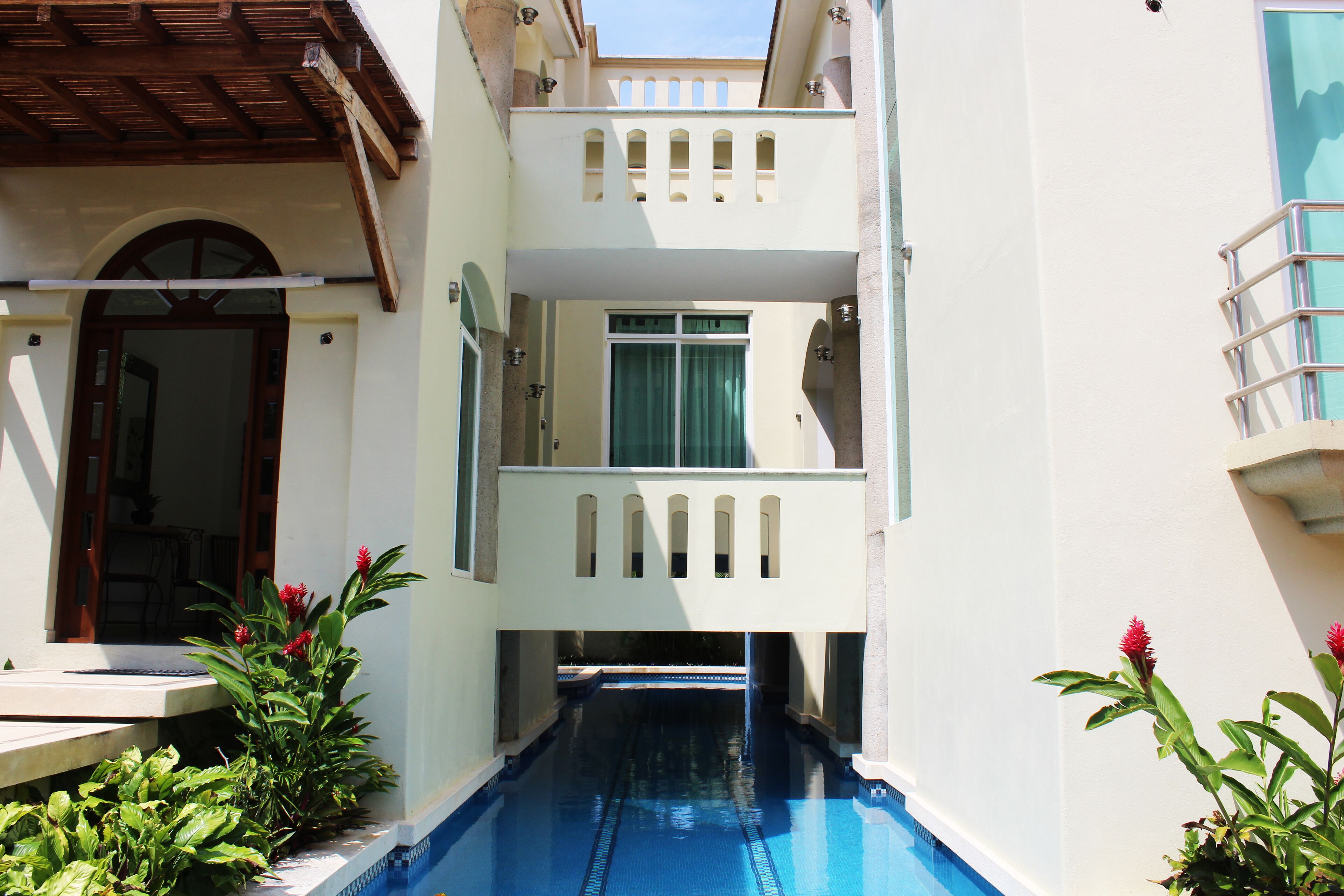 Five bedroom holiday house with pool