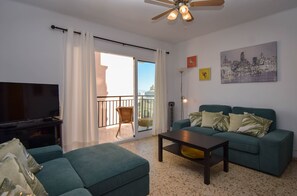 TV - Ref: 247 Two bedroom apartment in great location in Los Boliches (Fuengirola)