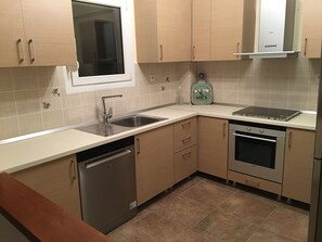 Microwave, dishwasher, coffee/tea maker