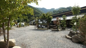 A gravel path leading to a building with a sign reading "Minokami Campground" and "River Stone." - RiverStone MinakamiCampsite (Minakami)