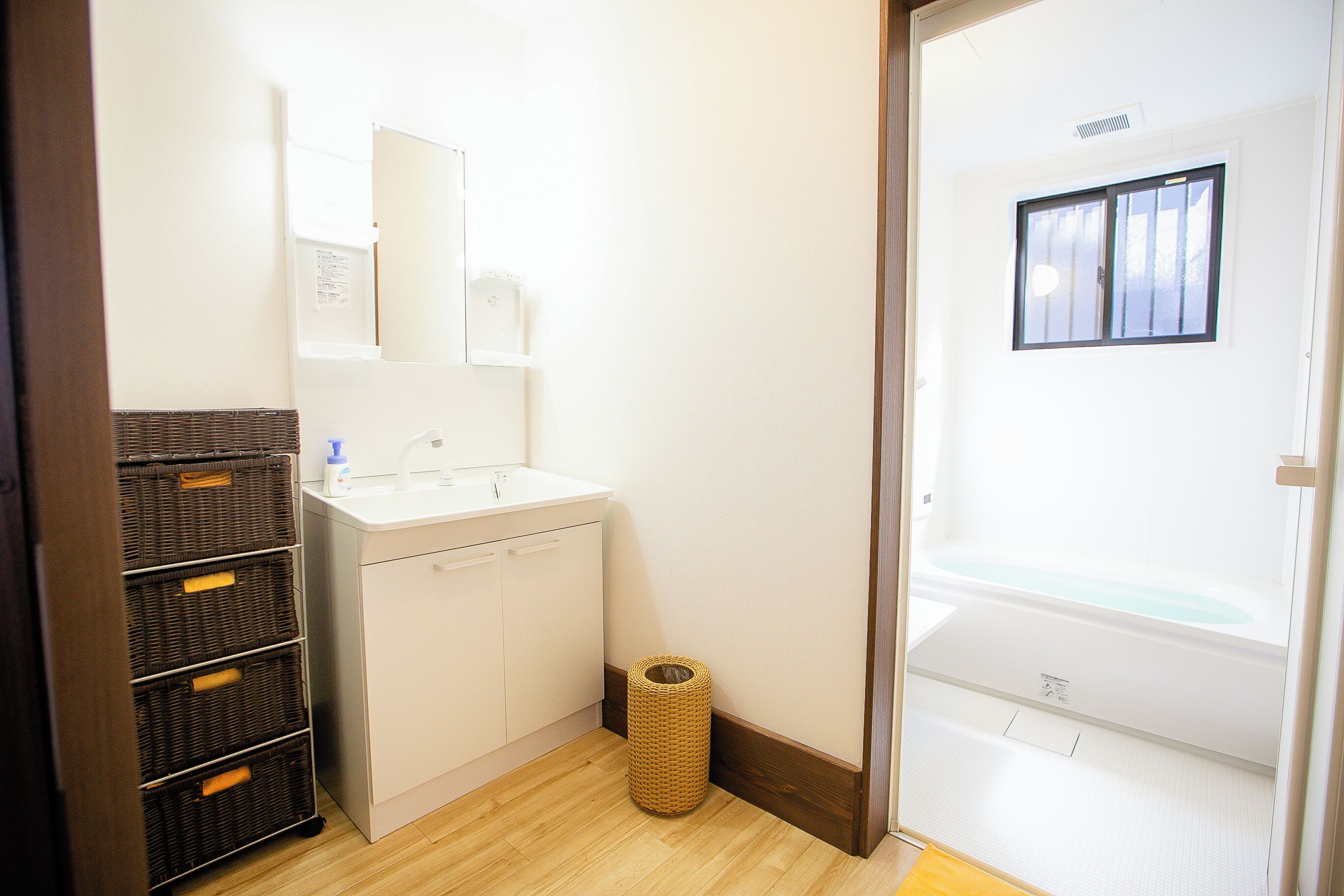 Basic Cottage | Bathroom | Separate tub and shower, deep soaking tub, free toiletries, hair dryer