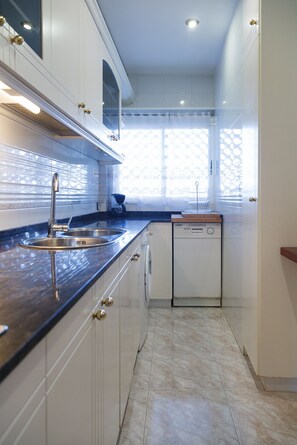 Réfrigérateur, micro-ondes, four, lave-vaisselle