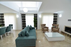 Télévision, cheminée