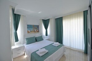 3 chambres, fer et planche à repasser, Wi-Fi, draps fournis