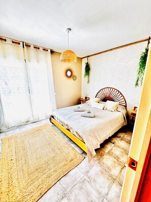 4 habitaciones, tabla de planchar con plancha, cuna de viaje y wifi 
