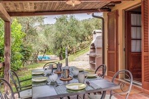 Outdoor dining - PRIVATE POOL - FARMHOUSE FATTORIA LA PIEVE - Villa LIMONE, 8 Km from Pisa (Calci)