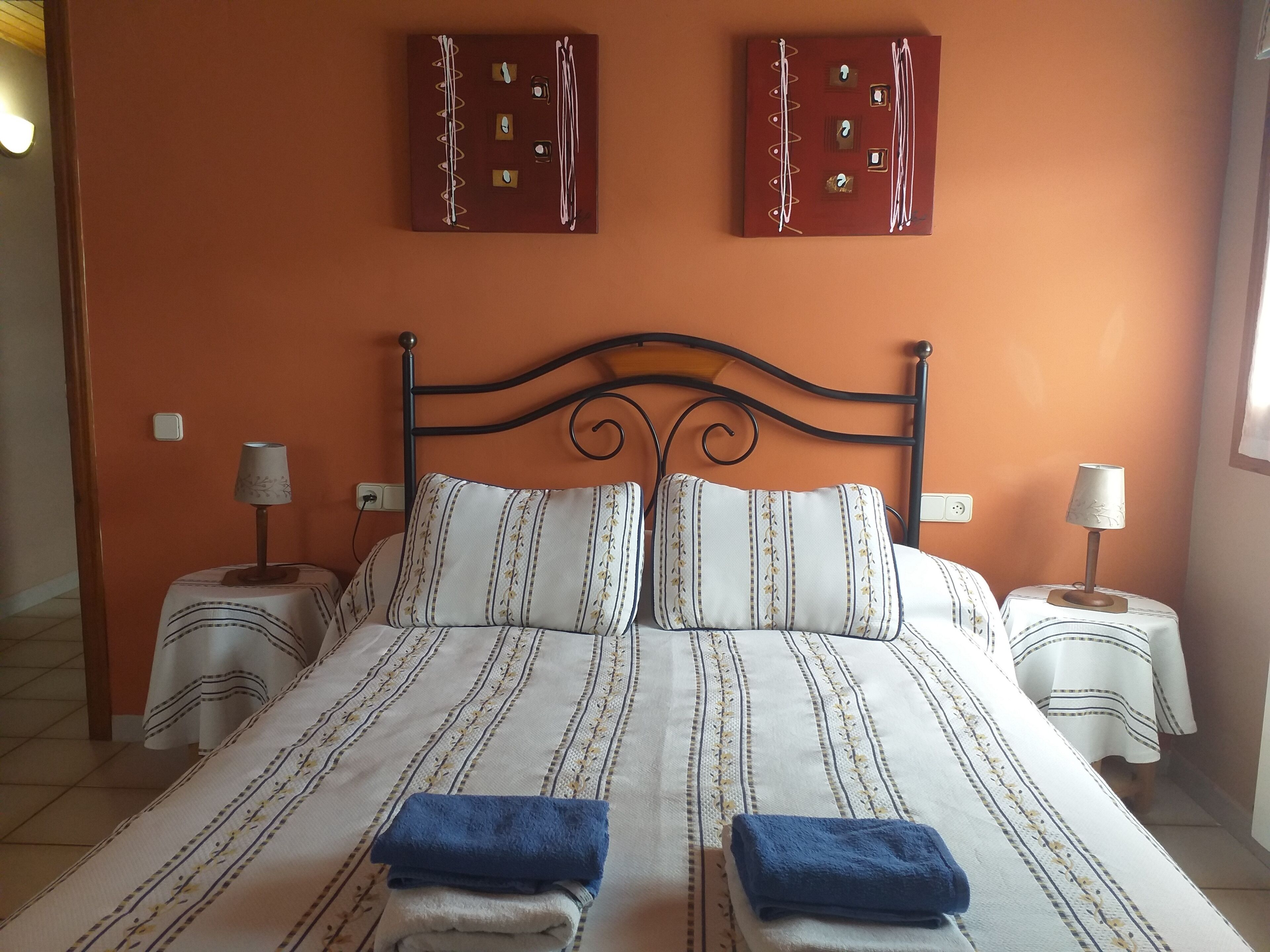 3 chambres, fer et planche à repasser, accès Internet, draps fournis