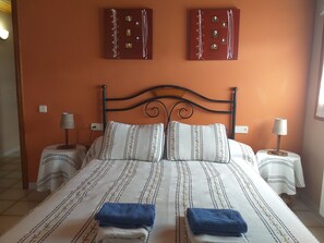 3 chambres, fer et planche à repasser, accès Internet, draps fournis