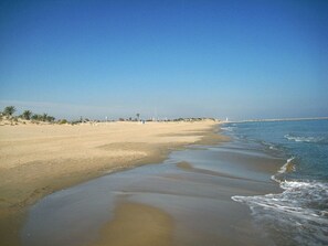 Espreguiçadeiras, toalhas de praia 