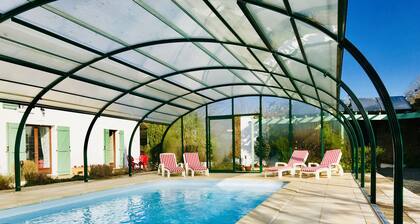 La Blatière Farmhouse-pool, sauna&gym-games room.Rural setting close to it all.