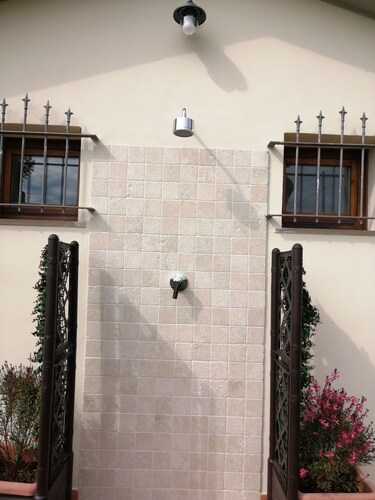 2 Campagna Campiglia M.ma 3 km from Rimigliano 5 beds Ground floor.