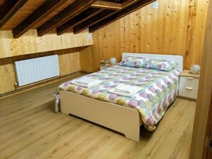 3 Schlafzimmer, Schreibtisch, Bügeleisen/Bügelbrett, kostenloses WLAN