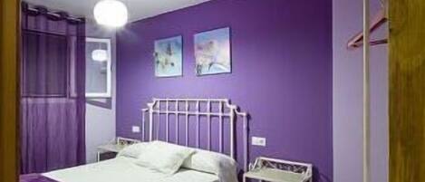 5 Schlafzimmer, Bügeleisen/Bügelbrett, Bettwäsche