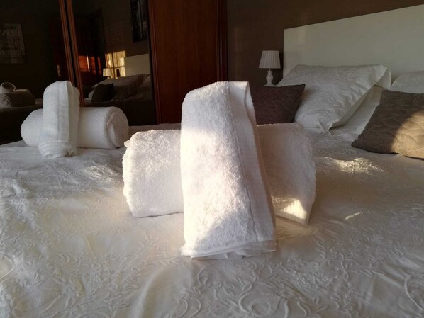 2 bedrooms, soundproofing, iron/ironing board, WiFi