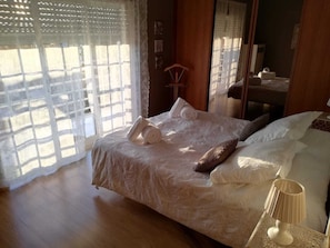 2 bedrooms, soundproofing, iron/ironing board, WiFi