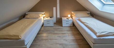 2 chambres, lit parapluie, Wi-Fi gratuit, réveils