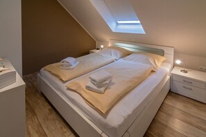 2 Schlafzimmer, Reisekinderbett, kostenloses WLAN, Wecker