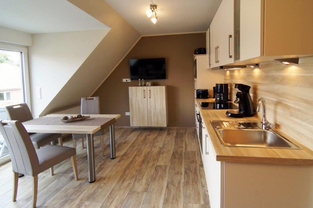 Kylskåp, mikrovågsugn, ugn och diskmaskin