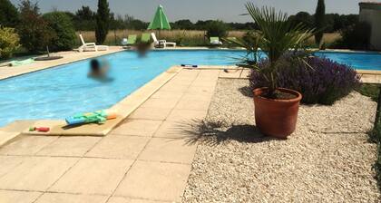 Casa rural de 1 sola planta 5 personas wifi de 3 habitaciones piscina de verano