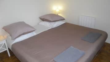 3 bedrooms, iron/ironing board, travel cot, free WiFi