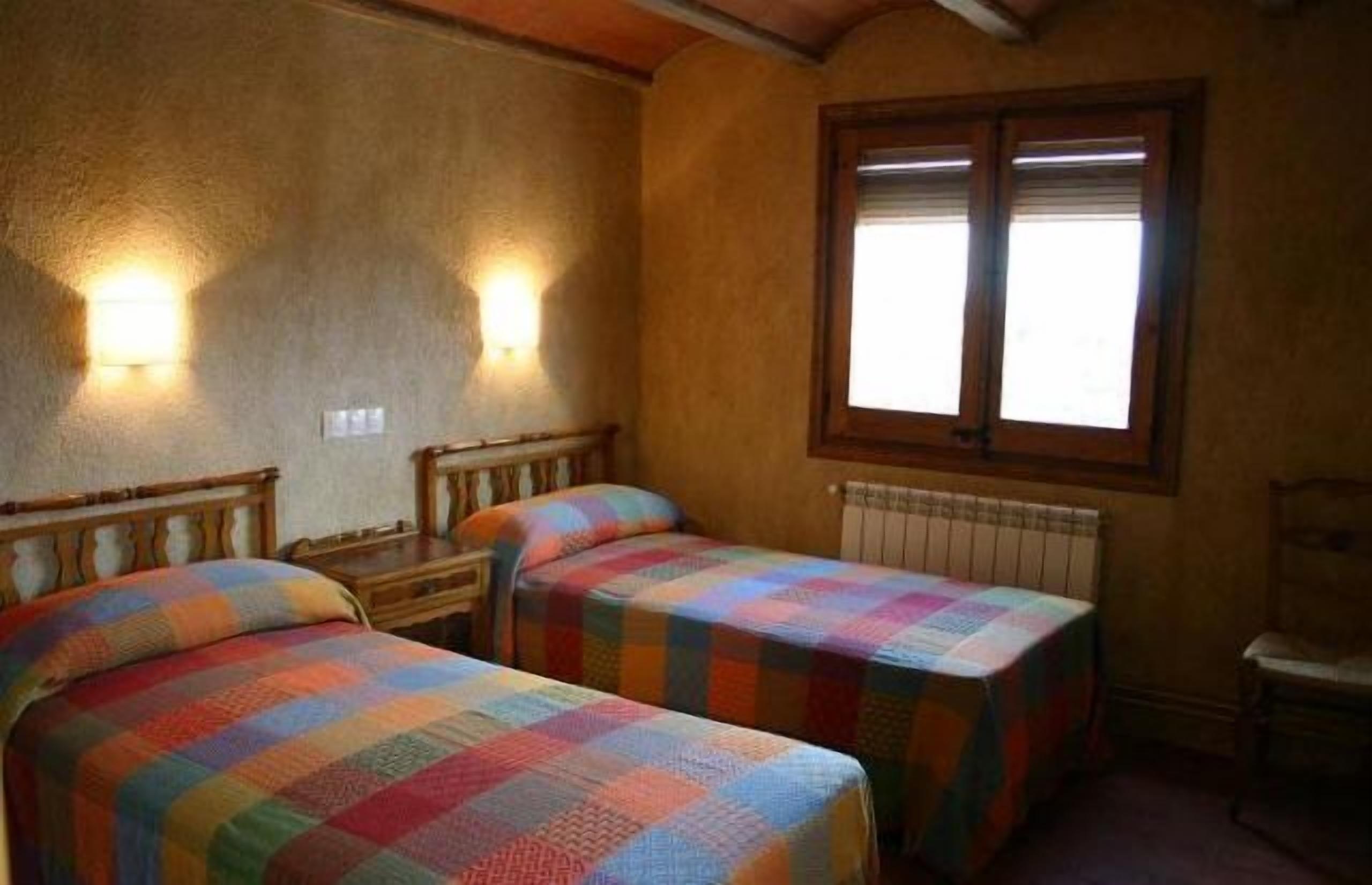 Self catering 5 Alzines for 6 people