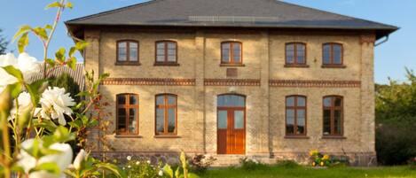 المنشأة من الخارج