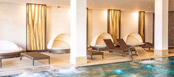 Comfortable large suite, pool and sauna, 30 meters to the beach, large south-facing balcony