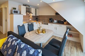 Fridge, microwave, oven, dishwasher - Vacation apartment Roringstek (Norddeich)