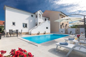 Ulkouima-allas, lämmitetty uima-allas