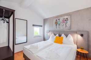 3 bedrooms, in-room safe, free WiFi, bed sheets