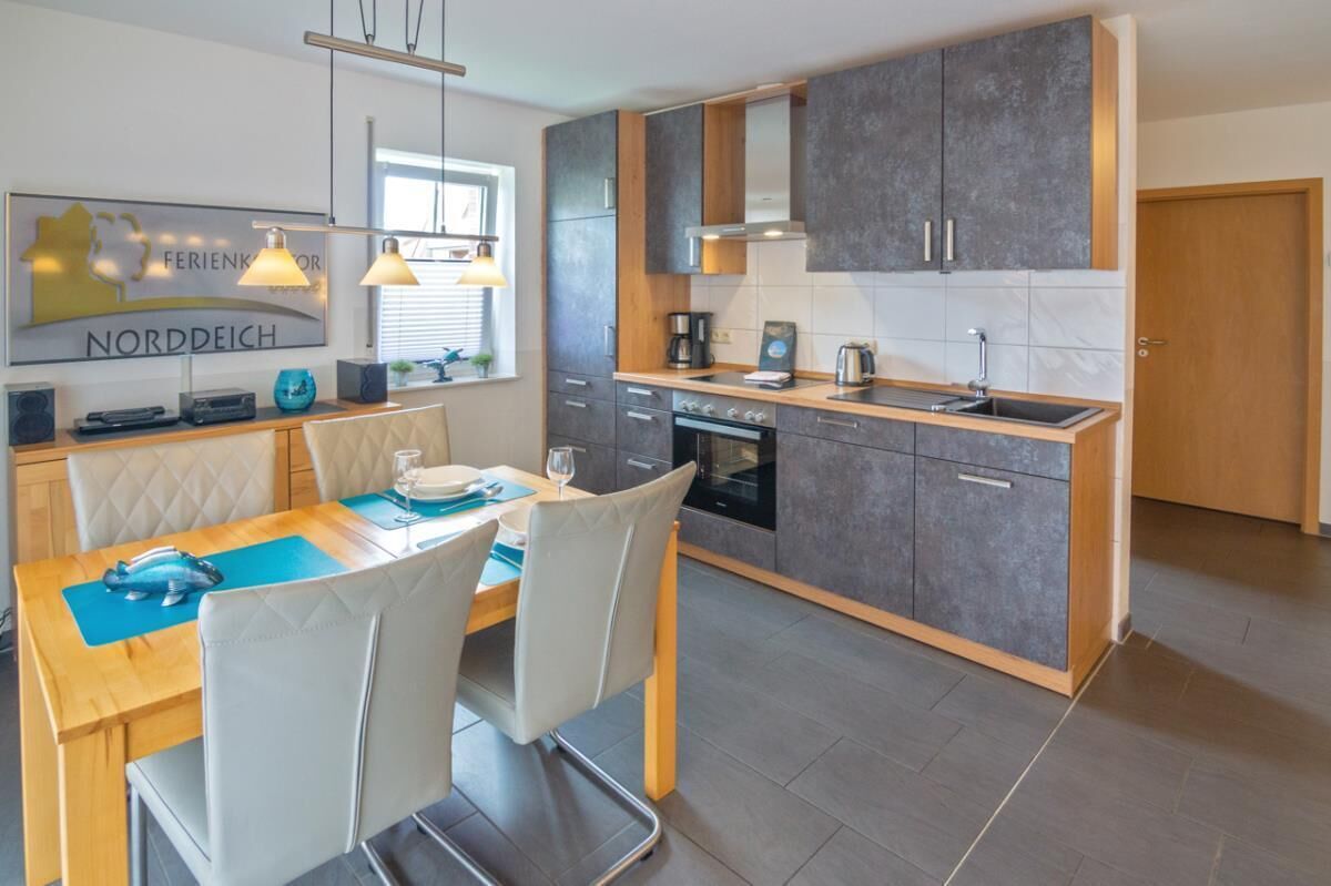 Frigorífico, microondas, horno y lavavajillas