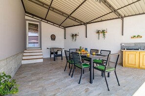 Outdoor dining - Sunny villa with private pool, WiFi, BBQ (Loborika)