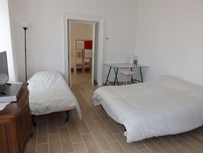 1 bedroom, desk, free WiFi, bed sheets