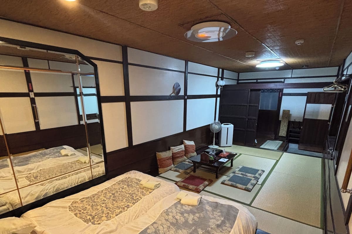 Classic Room, Non Smoking, Private Bathroom | Ruang tamu | Mainan 