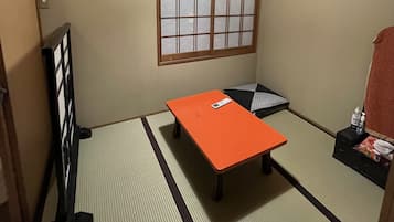 しずの間 | 2 室のベッドルーム、高級寝具、羽毛の掛け布団、客室ごとに異なる装飾
