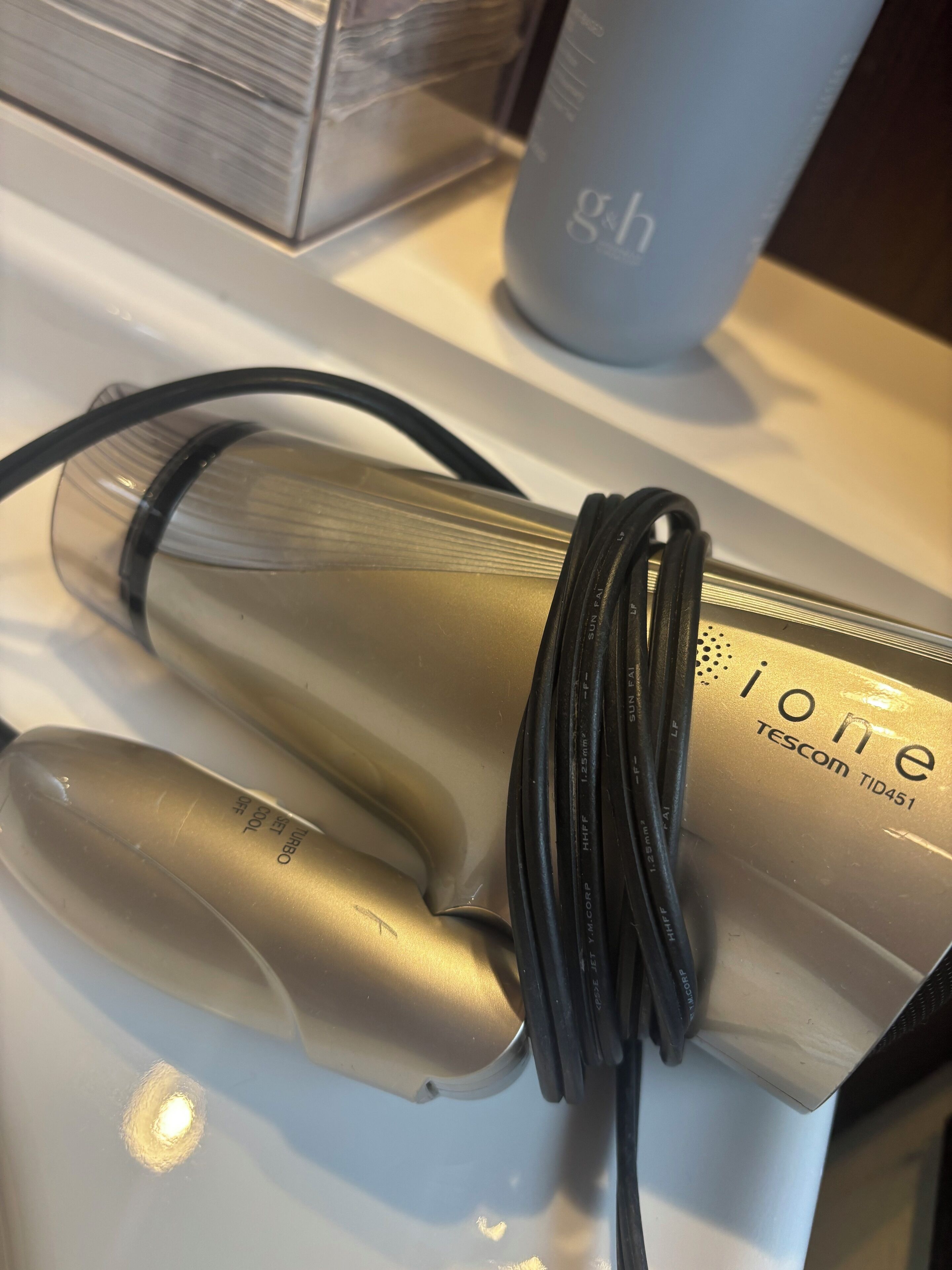 A box with a black cable and a label that reads "iOne TEScom TID451".