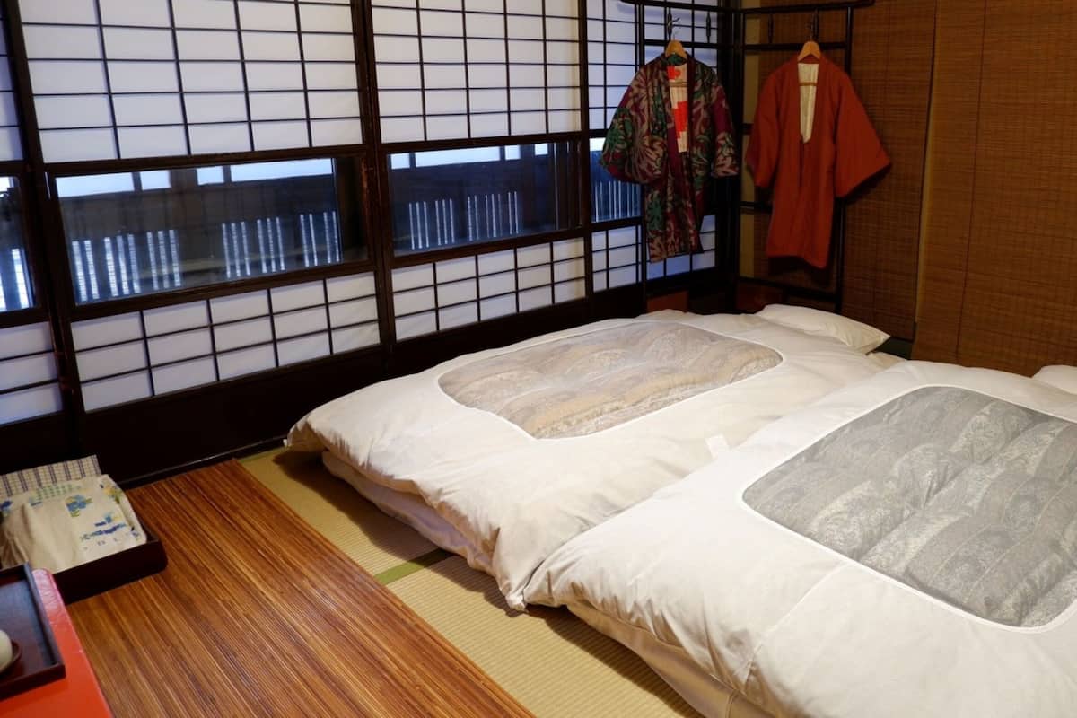 2 bedrooms, premium bedding, down comforters, individually decorated