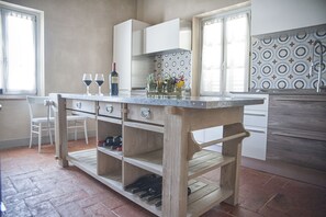 Réfrigérateur, four, plaque de cuisson, lave-vaisselle
