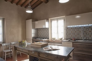 Refrigerador, horno, placa de cocina, lavavajillas