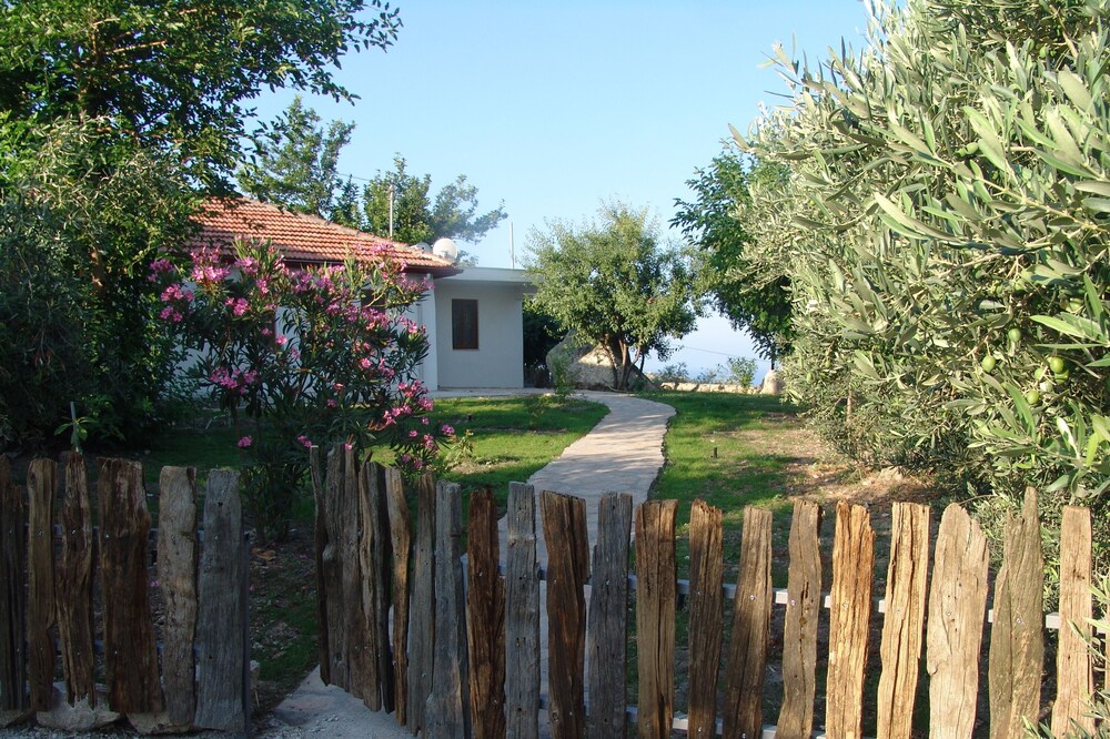 Lovingly renovated old farmhouse in a fantastic location - view of the sea