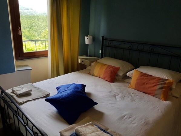 5 bedrooms, free WiFi, bed sheets