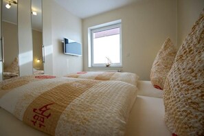 1 Schlafzimmer, Reisekinderbett, kostenloses WLAN, Wecker