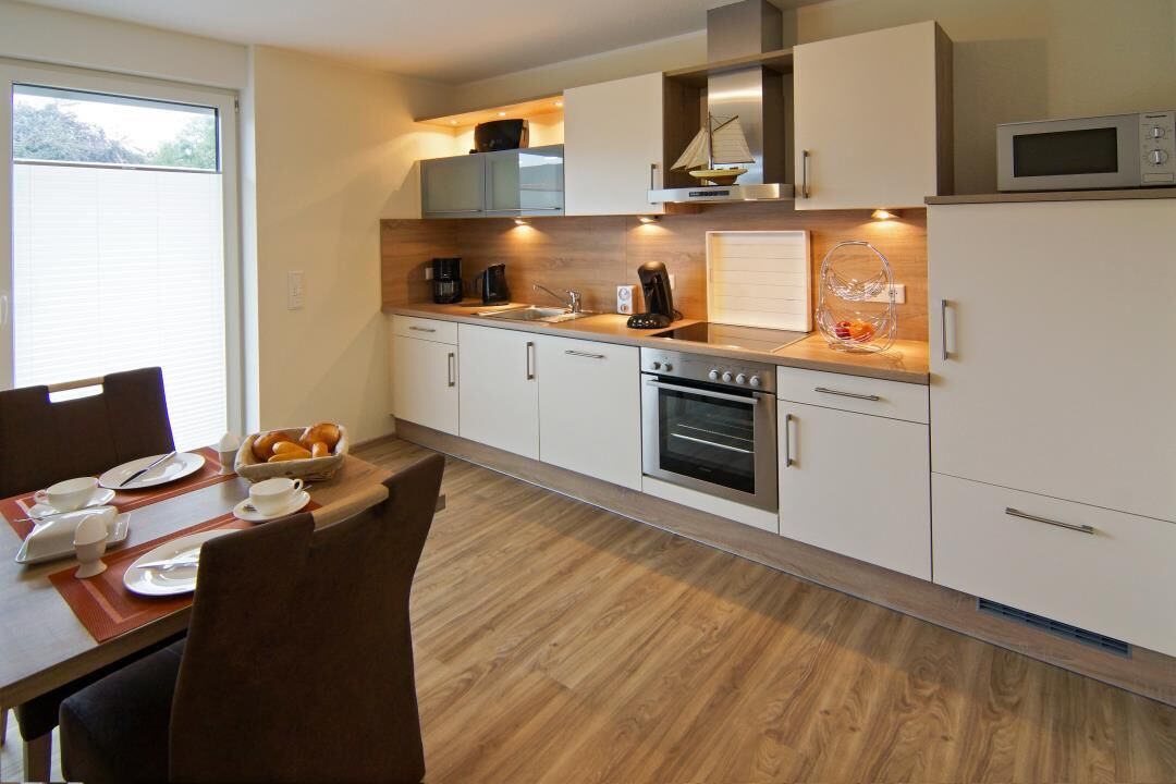 Kühlschrank, Mikrowelle, Ofen, Geschirrspüler