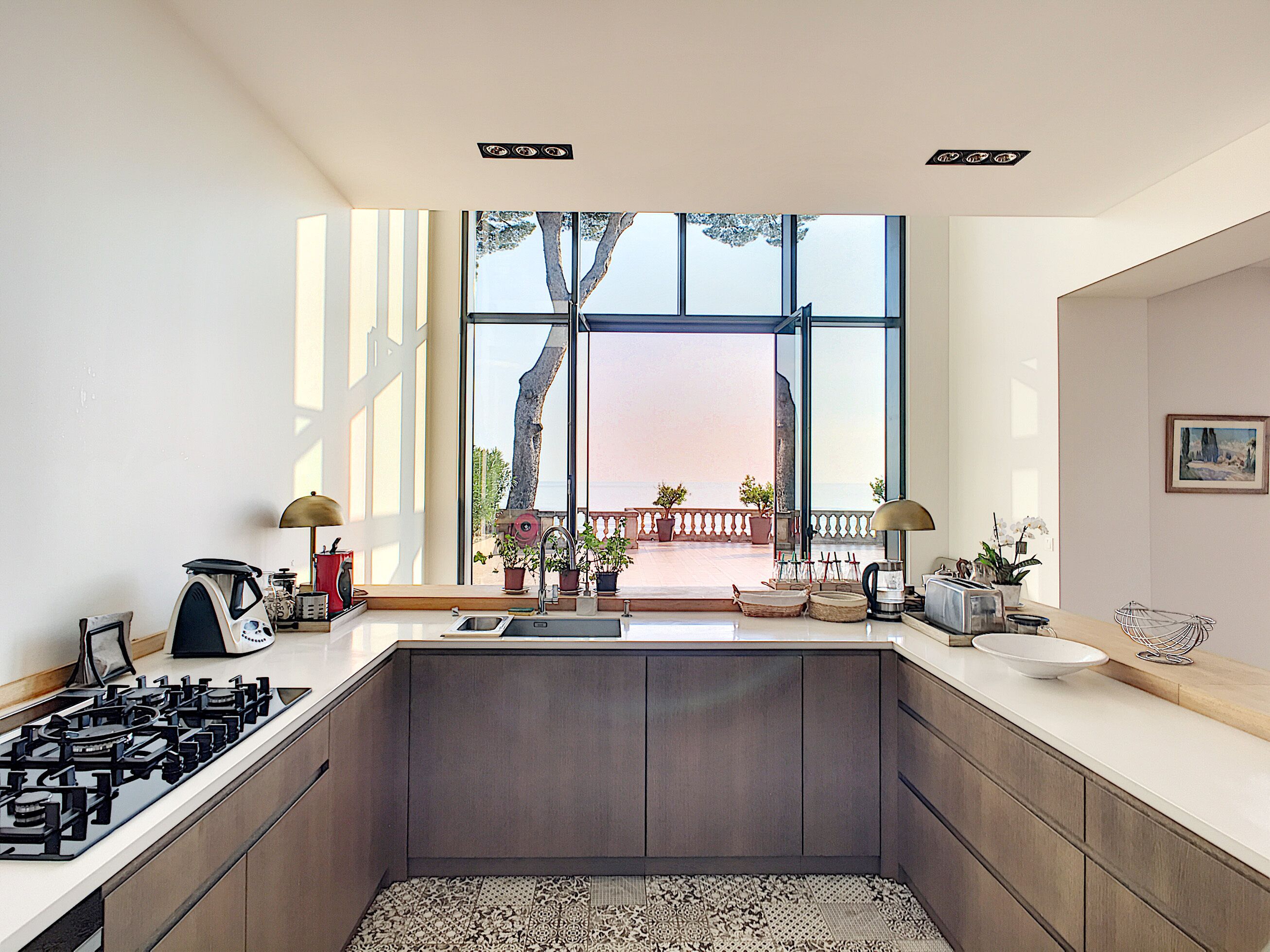 Exceptional property overlooking the sea in Cassis (24p)